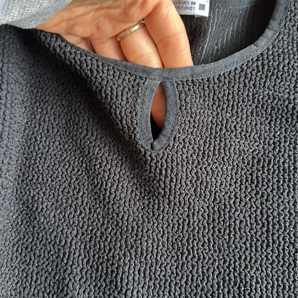 Zara crop top w/ front keyhole - Picture 3 of 5